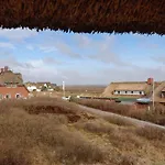 Rantum Dorf - Ferienappartments im Reetdachhaus 1& 2
